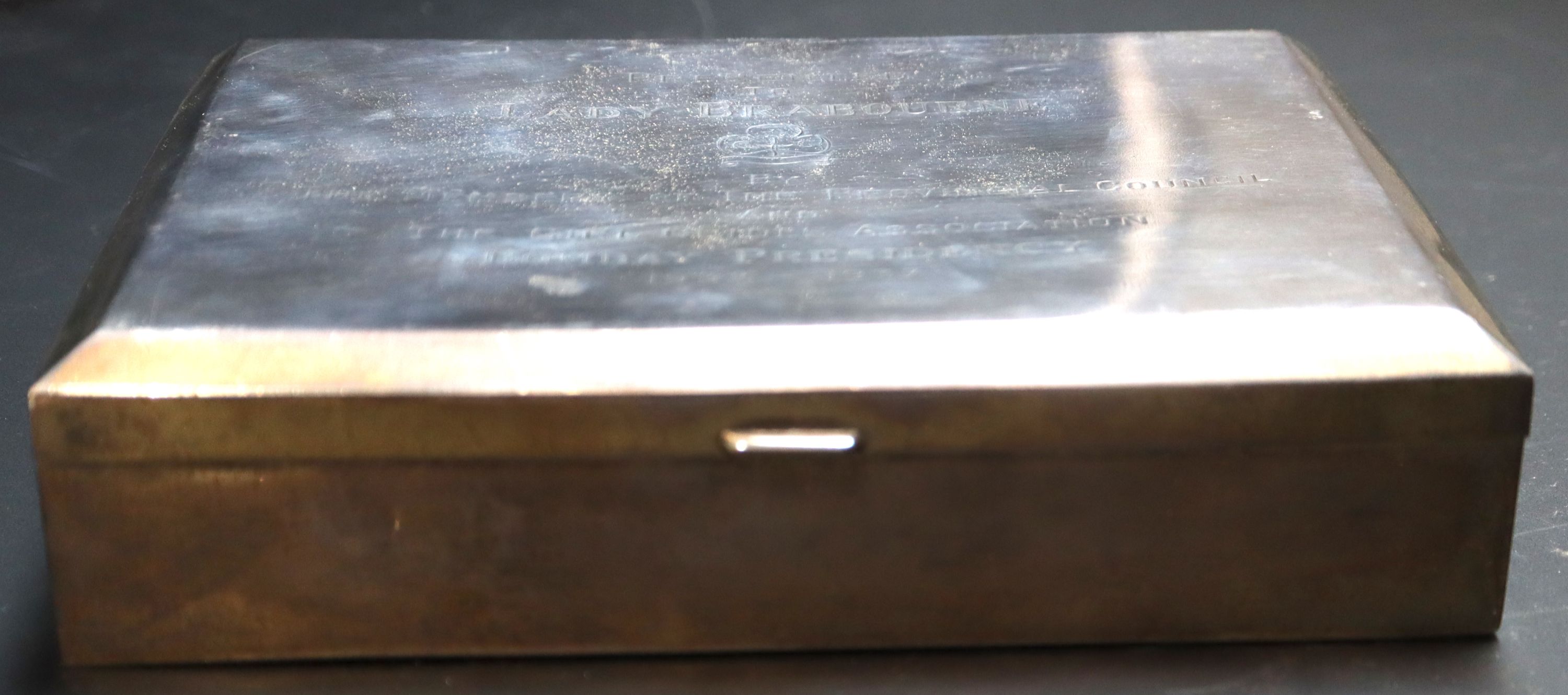 An Indian white metal cigarette box, 19.3cm, 22.5oz.